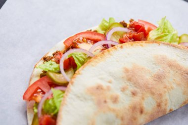 eti lezzetli sandviç sarın 