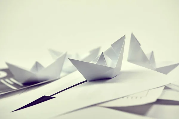 Папери орігамі човни — стокове фото