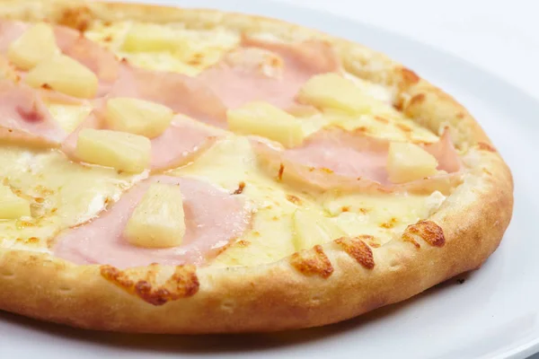 맛 있는 전통 피자 — 스톡 사진