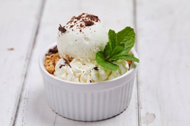 dondurma ve nane ile harap 