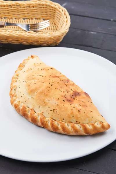 Saborosa pizza Calzone — Fotografia de Stock