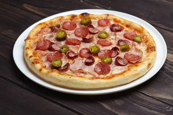 Välsmakande traditionella Pizza — Stockfoto