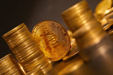 Altın bitcoins destesi 