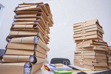 Resepsiyon dosyalarda kağıt destesi