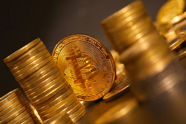 Altın bitcoins destesi 