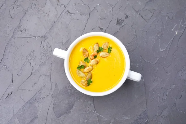 Вкусный тыквенный сливочный суп — стоковое фото
