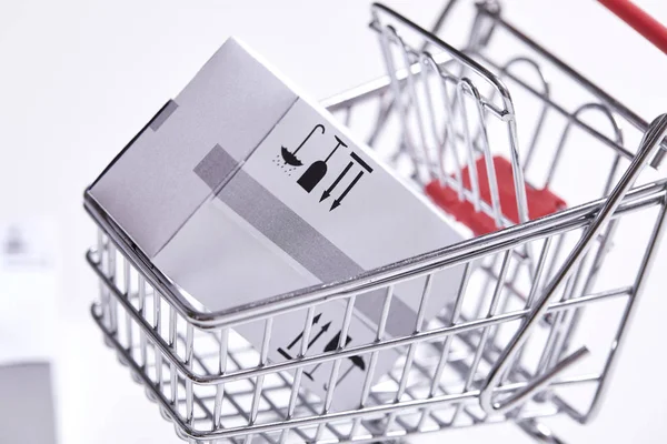 Shopping trolley with delivery box — Stock Photo, Image