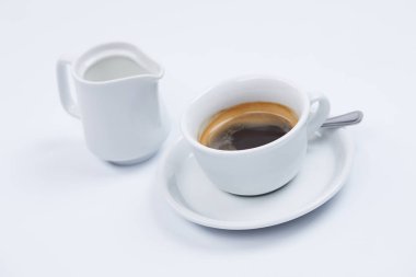 Kremalı bir fincan kahve.