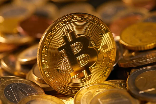 Altın bitcoin yığını — Stok fotoğraf