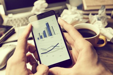 Modern smartphone holding eller 