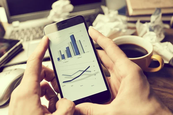 Modern smartphone holding eller 