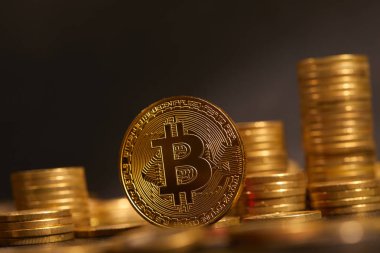 Altın bitcoins destesi