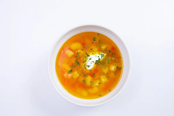 Zuppa con panna acida in tazza bianca — Foto Stock