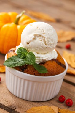 Dondurmalı balkabağı keki.