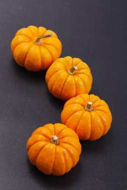 küçük turuncu kabak