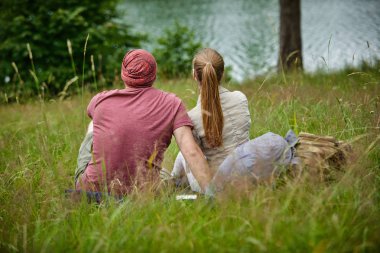 iki gezginler yaz çayır