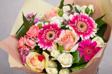 parlak çiçek buketi