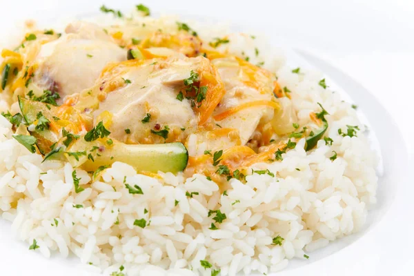 Pollo con arroz en plato blanco — Foto de Stock