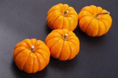 küçük turuncu kabak