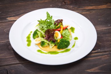 Soslu Sebze Salatası