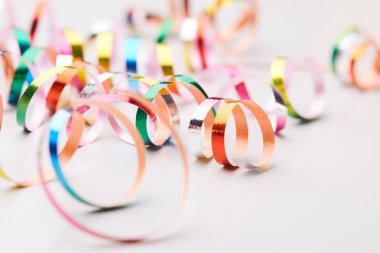 Renkli tatil şeritler