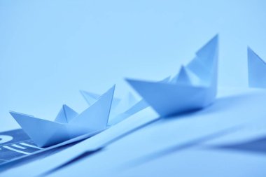 kağıt origami tekne, iş kavramı
