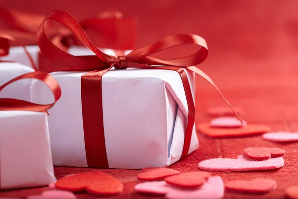Декоративные Красные Сердца Подарками День Святого Валентина — стоковое фото