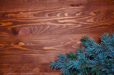 köknar ağacı dalları, Noel ve yeni yıl kavramı ile ahşap arka plan 