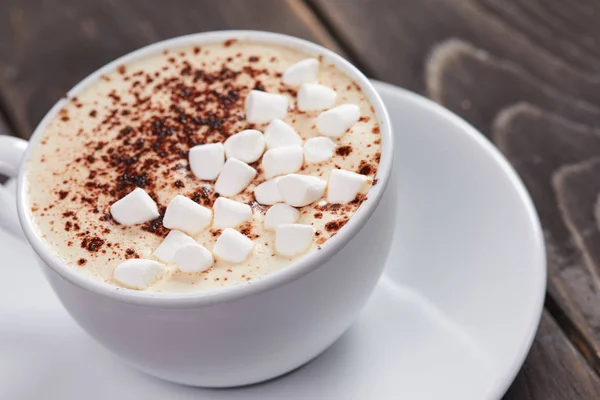 Xícara Com Cappuccino Quente Marshmallow Mesa Madeira — Fotografia de Stock