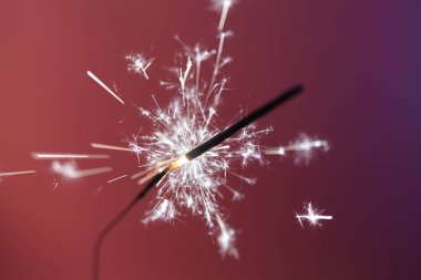 Noel ve yeni yıl partisi ışıltı kırmızı zemin üzerine 