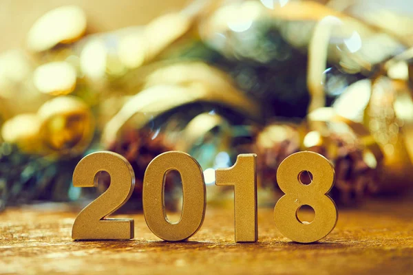 Nya Året Dekorativa Siffror 2018 Med Julpynt Träbord — Stockfoto