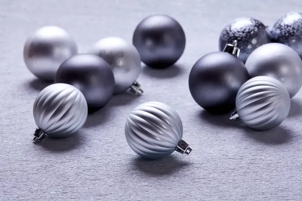 Bolas Plata Navidad Sobre Fondo Gris — Foto de Stock