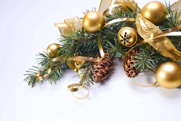 Kerstboom Tak Met Gouden Ballen Linten — Stockfoto
