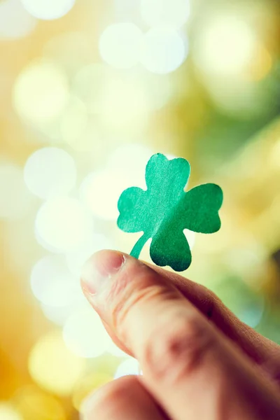 Leaf Clover Paper Hand Close — Stock Photo, Image