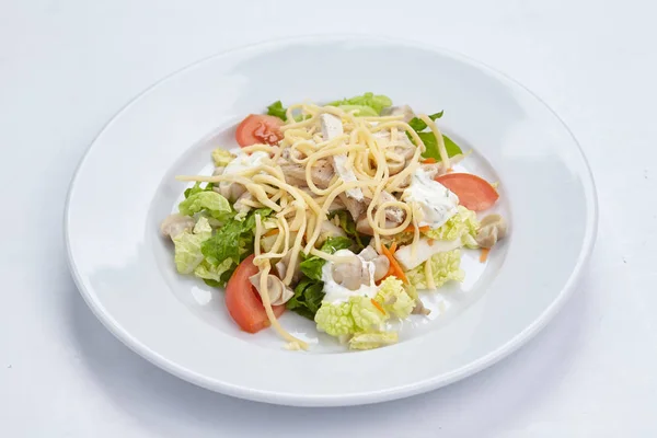 Salată Proaspătă Placă Albă Close — Fotografie, imagine de stoc
