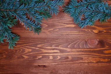 köknar ağacı dalları, Noel ve yeni yıl kavramı ile ahşap arka plan 