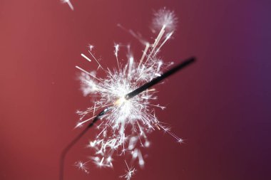 Noel ve yeni yıl partisi ışıltı kırmızı zemin üzerine 