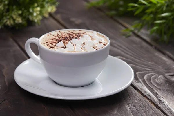 Xícara Com Cappuccino Quente Marshmallow Mesa Madeira — Fotografia de Stock