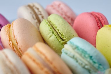 yığın lezzetli renkli macaroons, yakın çekim 