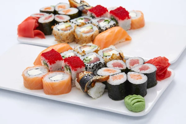 Conjuntos Sushi Tradicionales Platos Blancos — Foto de Stock