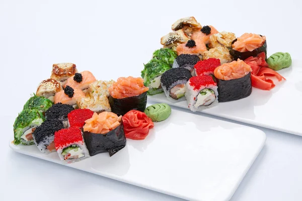 Conjuntos Sushi Tradicionales Platos Blancos — Foto de Stock