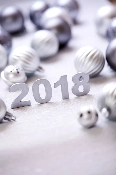 Nya Året Dekorativa Siffror 2018 Med Silver Julgranskulor — Stockfoto