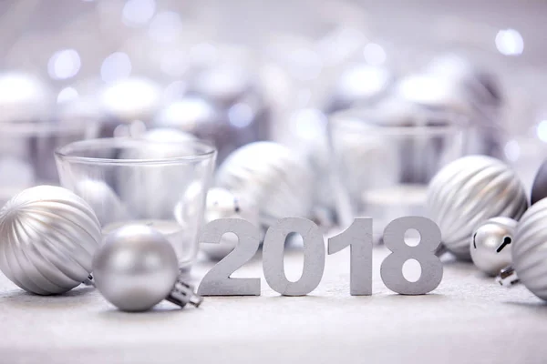 Nya Året Dekorativa Siffror 2018 Med Silver Julgranskulor — Stockfoto