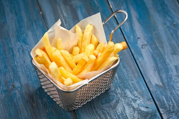 Patatas Fritas Calientes Canasta Hierro —  Fotos de Stock