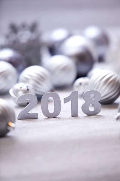 クリスマスと新年装飾数字 2018 シルバー ボール — ストック写真