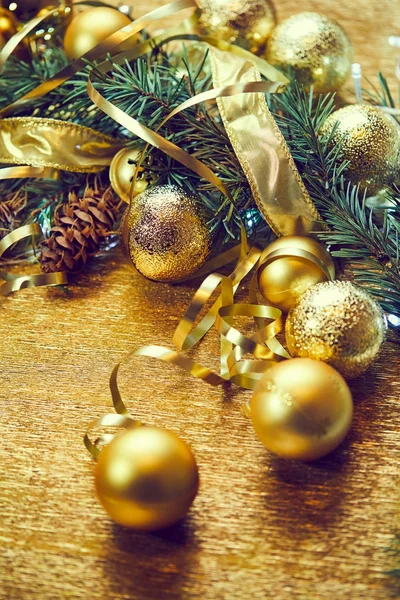 Kerstboom Tak Met Gouden Ballen Linten — Stockfoto