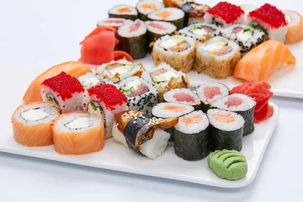 Conjuntos Sushi Placas Aisladas Sobre Fondo Blanco — Foto de Stock