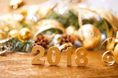 Yeni yıl dekoratif sayılar 2018 ile Noel dekorasyonları ahşap tablo 