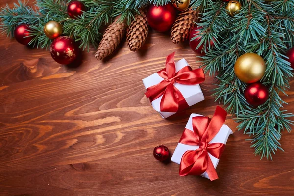 Grinalda Natal Com Bolas Vermelhas Douradas Com Caixas Presente Ano — Fotografia de Stock