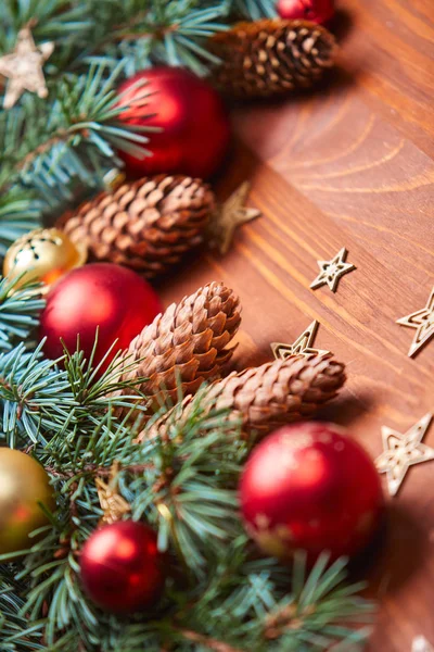 Adventskranz Mit Roten Und Goldenen Kugeln Neujahrs Und Weihnachtskonzept — Stockfoto